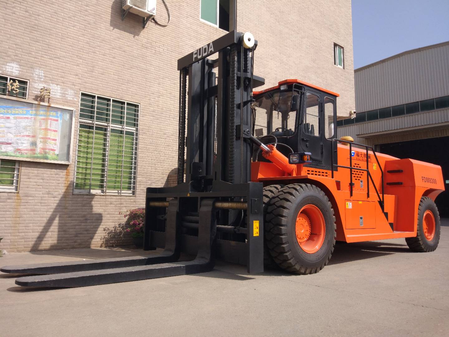 30 Ton Forklift Truck Sent To Jiangsu China Fuda Machinery China Forklift Wheel Loader Rough Terrain Forklift Truck Block Handler Manufacturer And Supplier